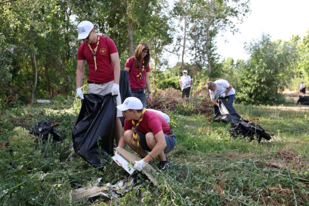 Mladi izviđači tijekom akcije prikupljanja otpada u lipnju 2025.