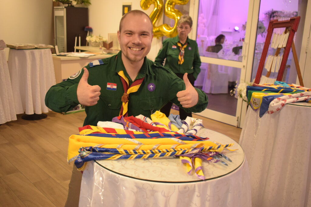 IZVIĐAČ NA SVEČANOJ AKADEMIJI POVODOM 25 GODINA JAVORA